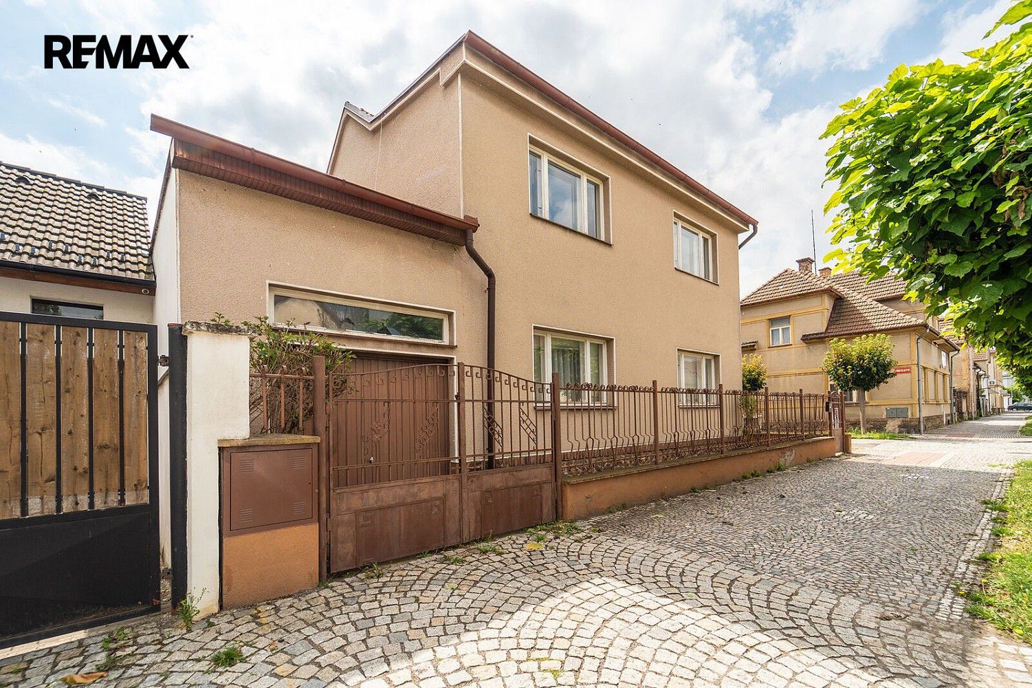 Rodinné domy, Pečky, okres Kolín, Středočeský kraj, 294 m² - 2