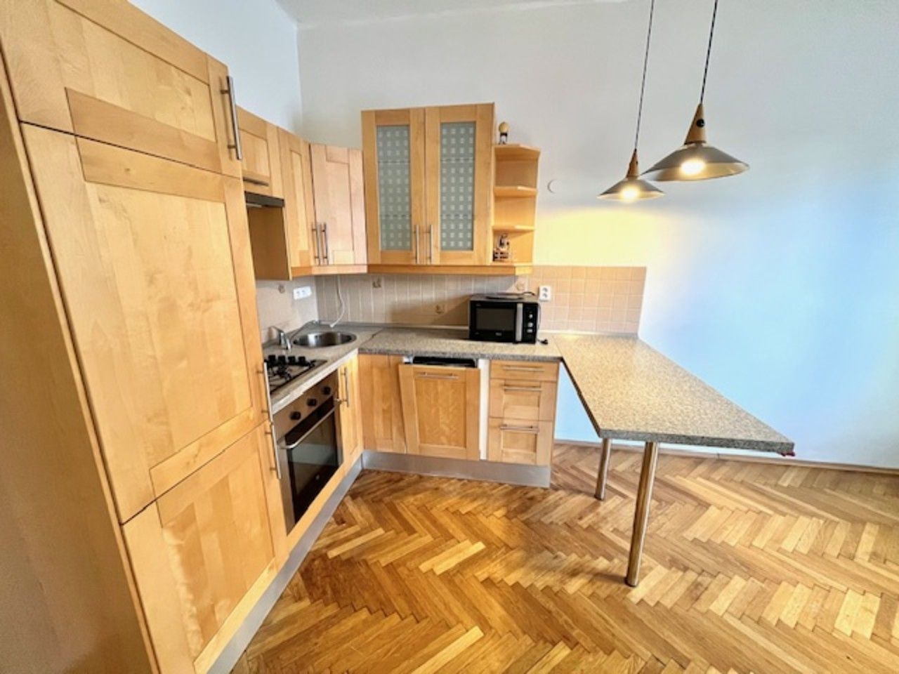 Pronájem byt 2+kk - Hartigova, Praha, 43 m²