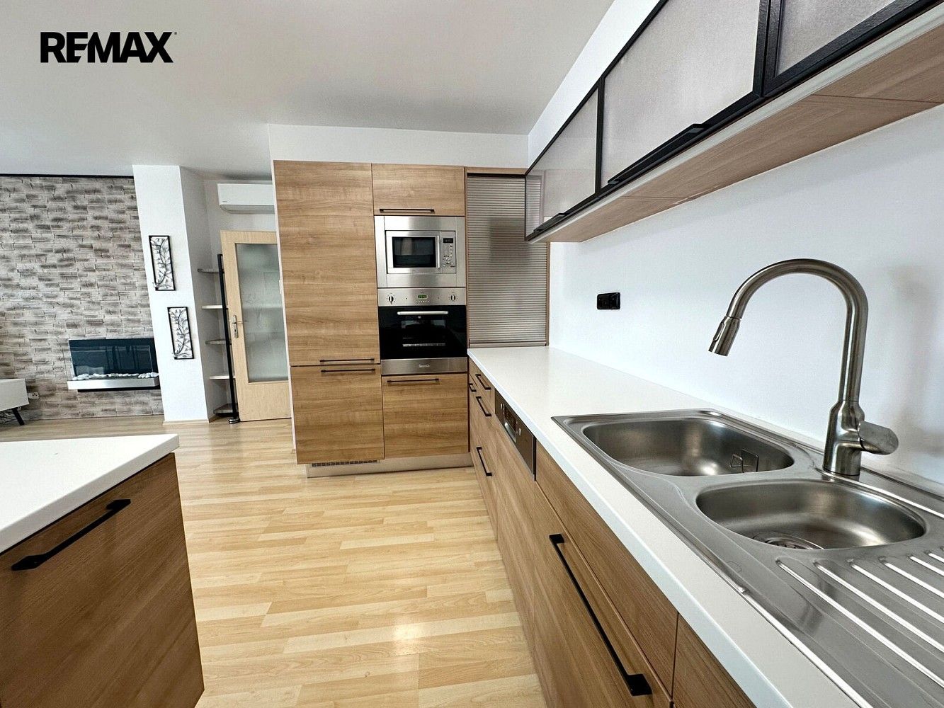 Pronájem byt 2+kk - Na Harfě, Praha 9 - Vysočany, 81 m² - 5