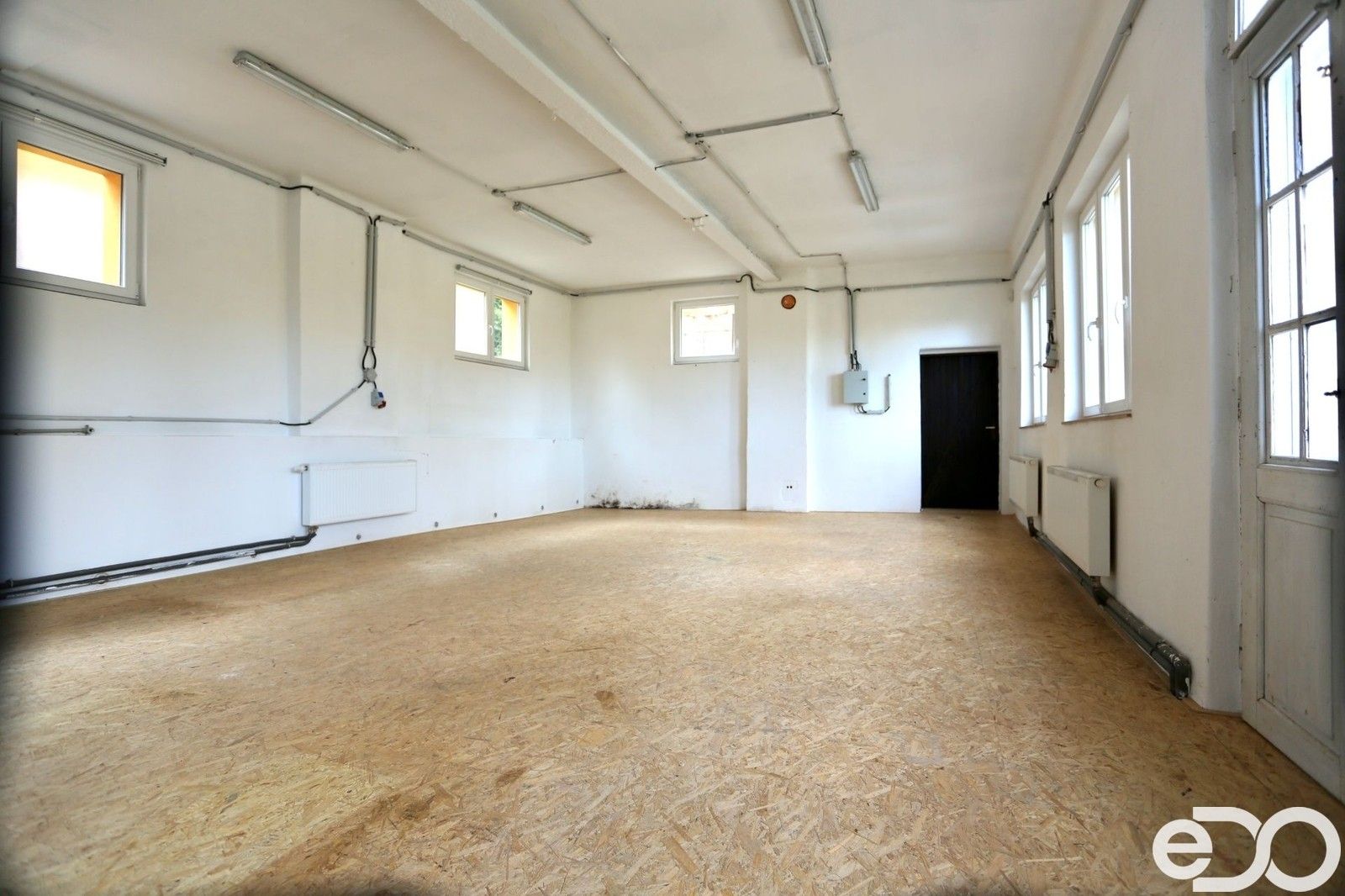 Pronájem kancelář - Pražská, Vyžlovka, 300 m²