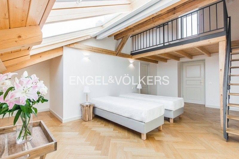 Pronájem byt 3+kk - Bolzanova, Praha, 133 m²