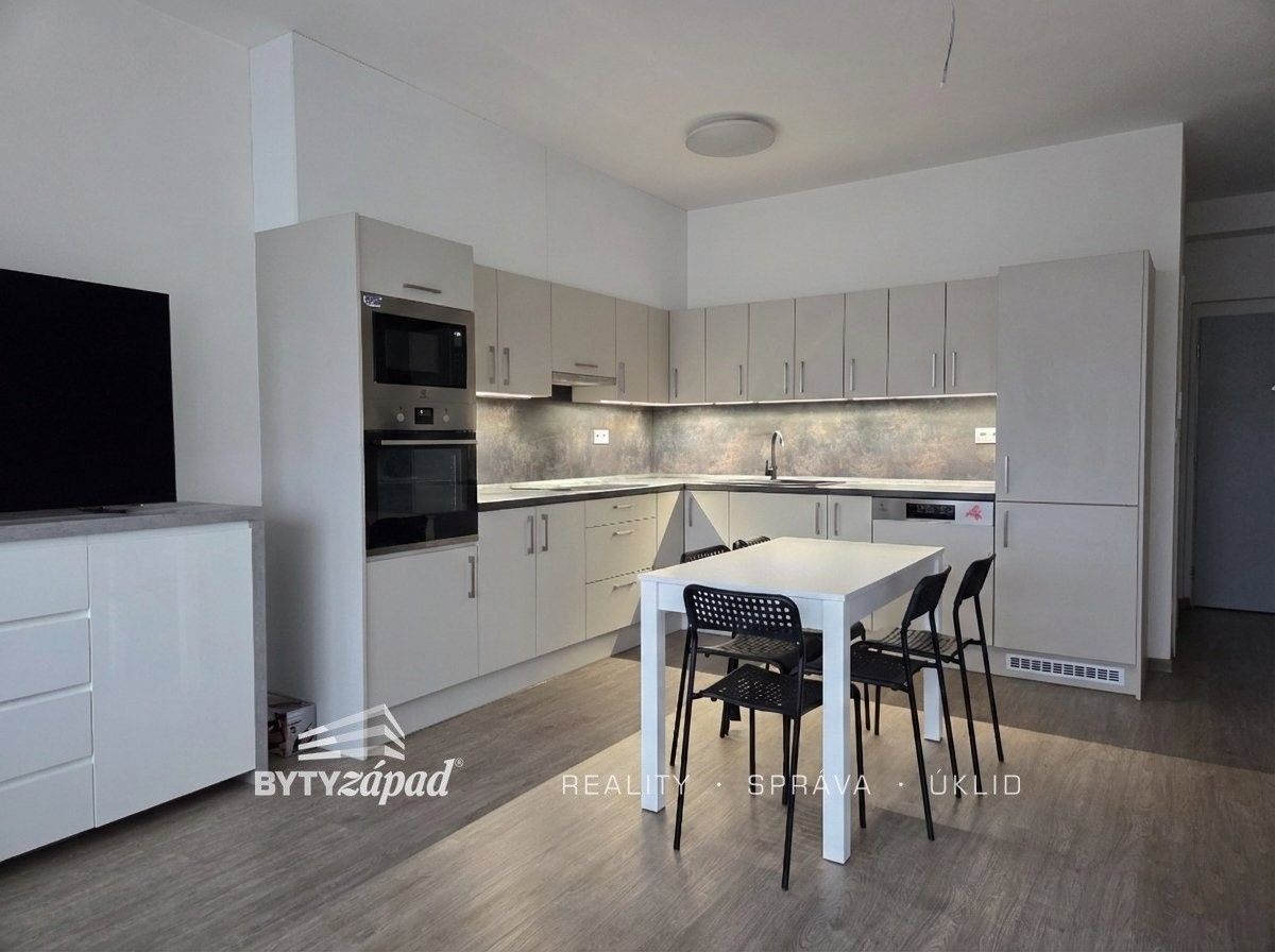 Pronájem byt 2+kk - Truhlářská, Plzeň, 42 m²