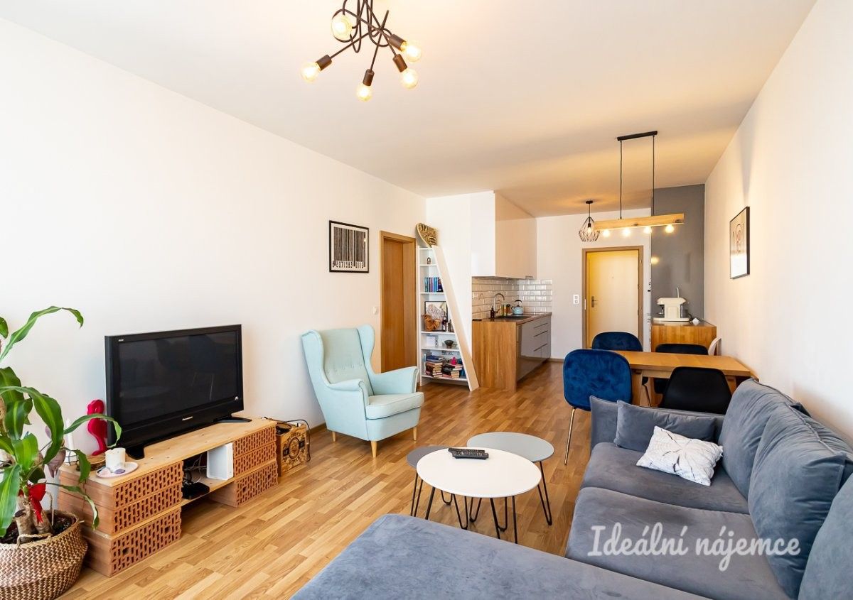 2+kk, Zvěřinova, Praha, 68 m²