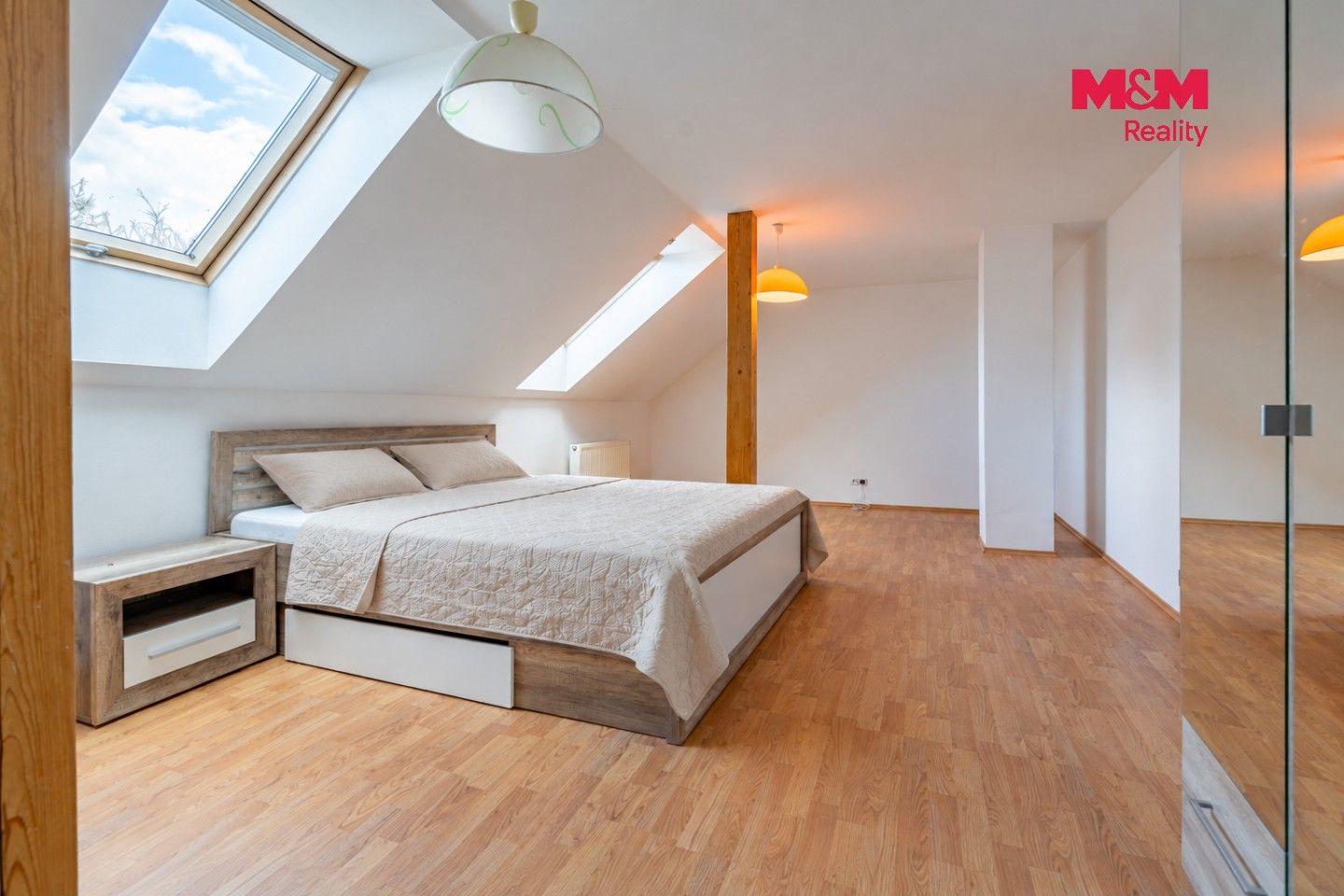 Prodej rodinný dům - Dynín, 330 m² - 2