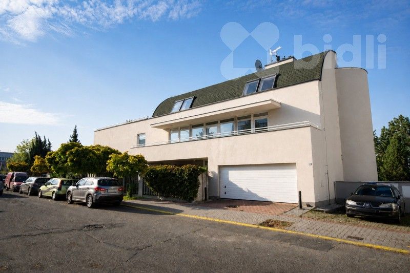 Rodinný dům · 379 m² · U družstva Práce 1738, Praha Braník - 4