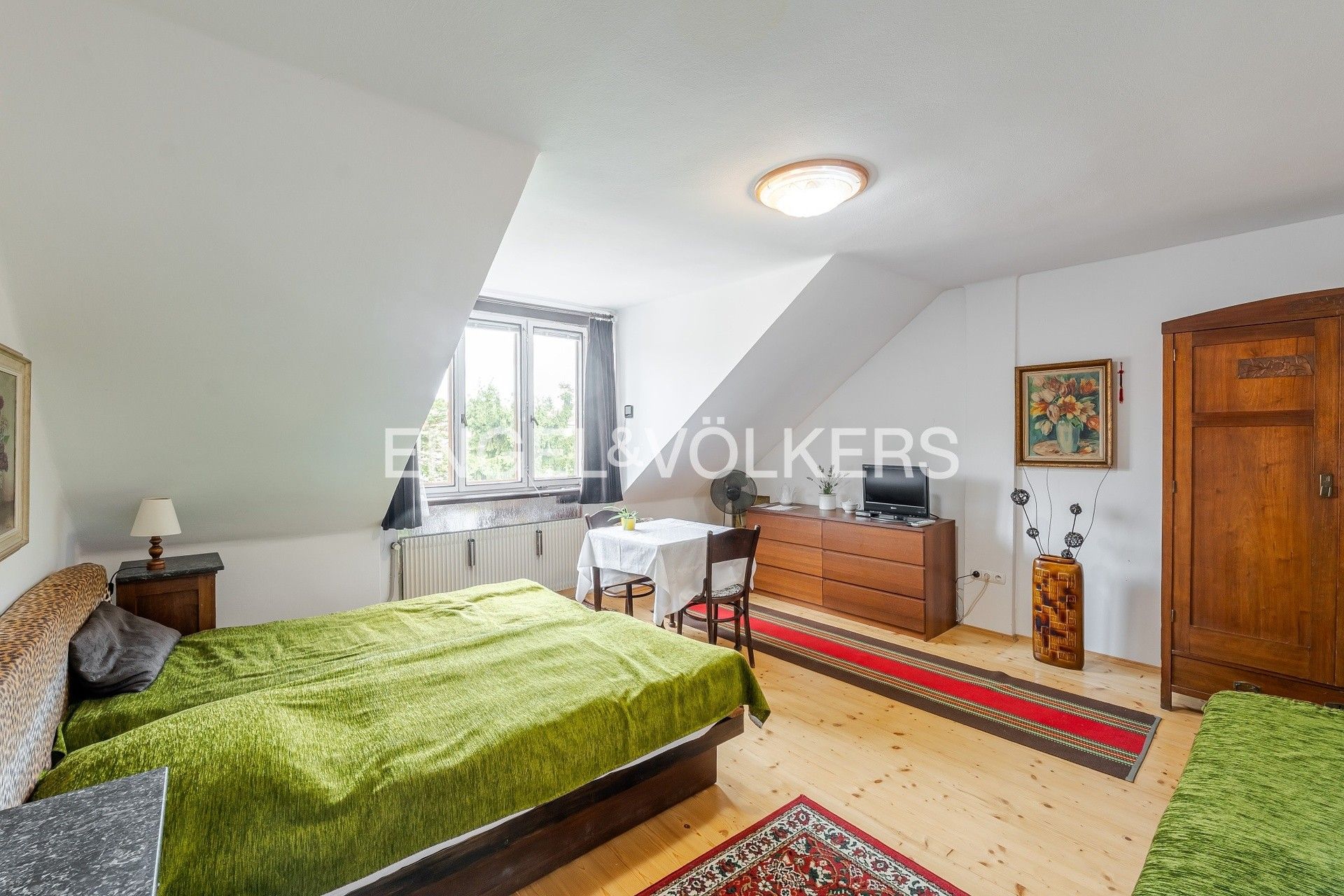 Pronájem rodinný dům - V Roháčích, Praha, 196 m²