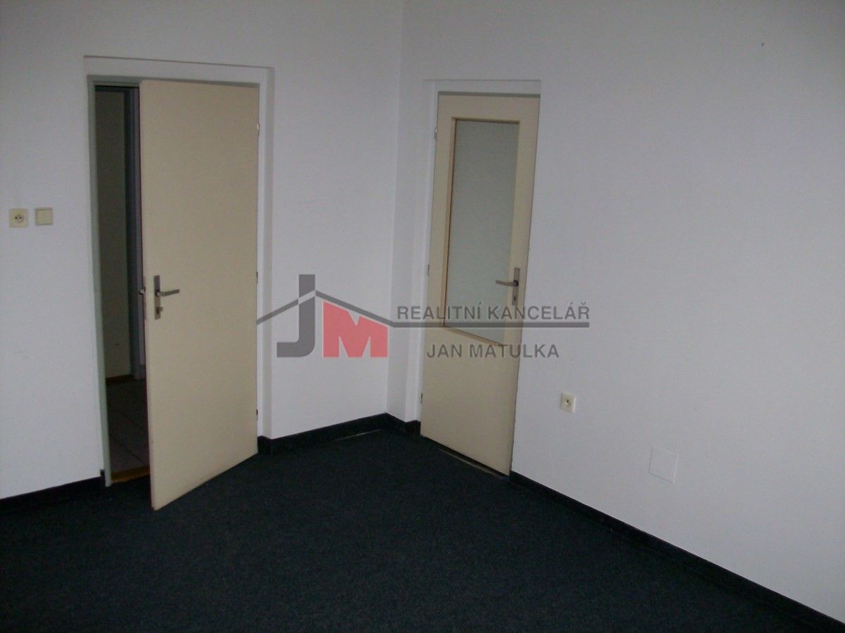 Pronájem kancelář - nám. E. Beneše, Milevsko, 14 m² - 5