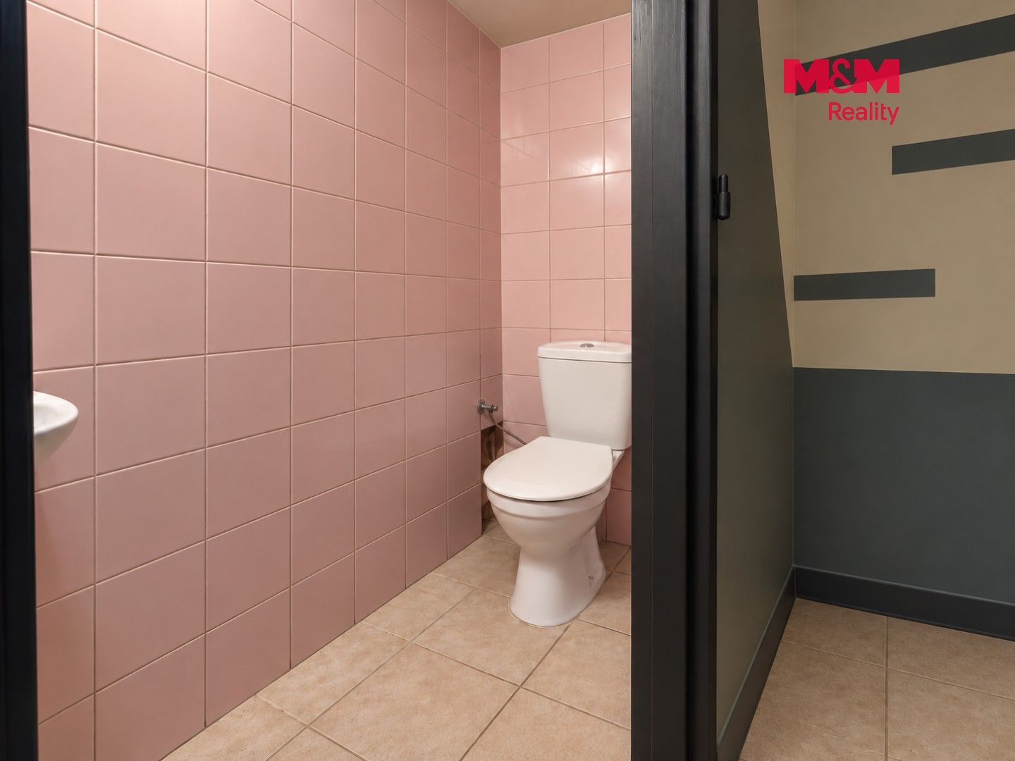 Pronájem obchodní prostory - náměstí Smiřických, Kostelec nad Černými lesy, 14 m² - 5