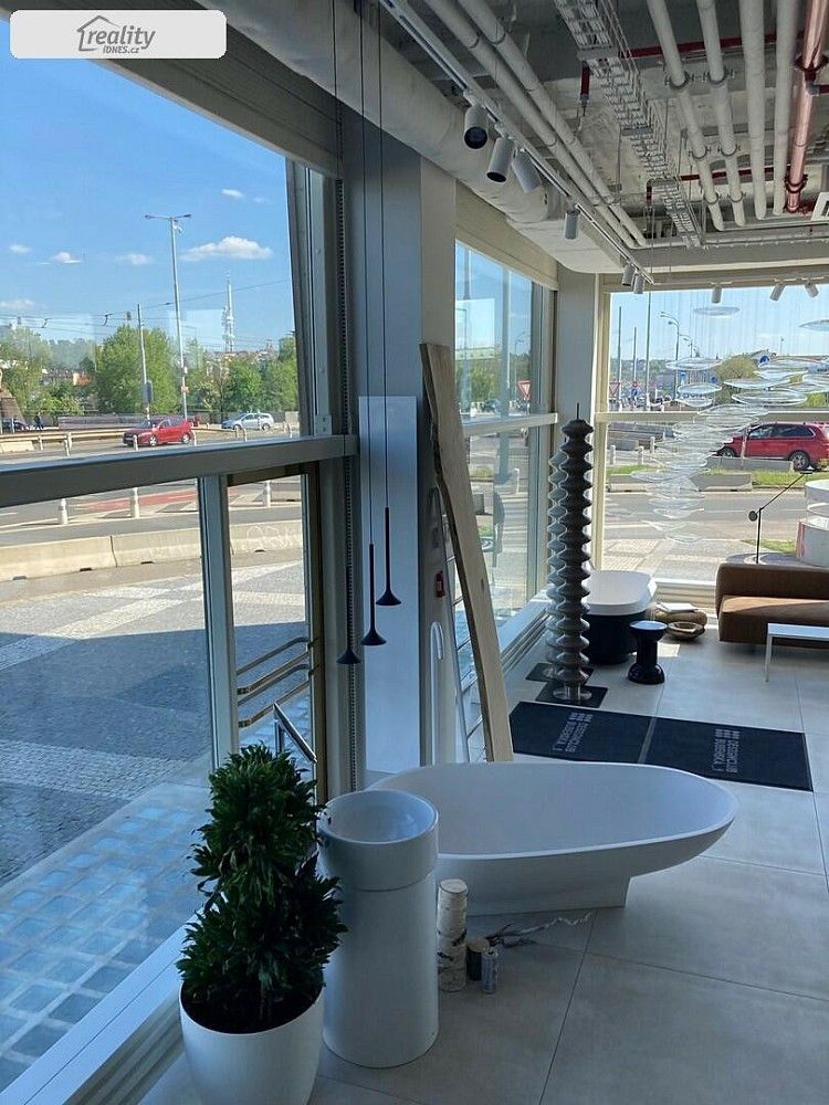 Obchodní prostory · 242 m² · Praha - Holešovice, okres Praha 7, Hlavní město Praha - 4