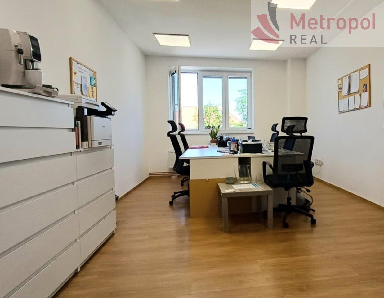 Kanceláře, Zborovské náměstí 2018, Pardubice Zelené Předměstí, 19 m² - 1