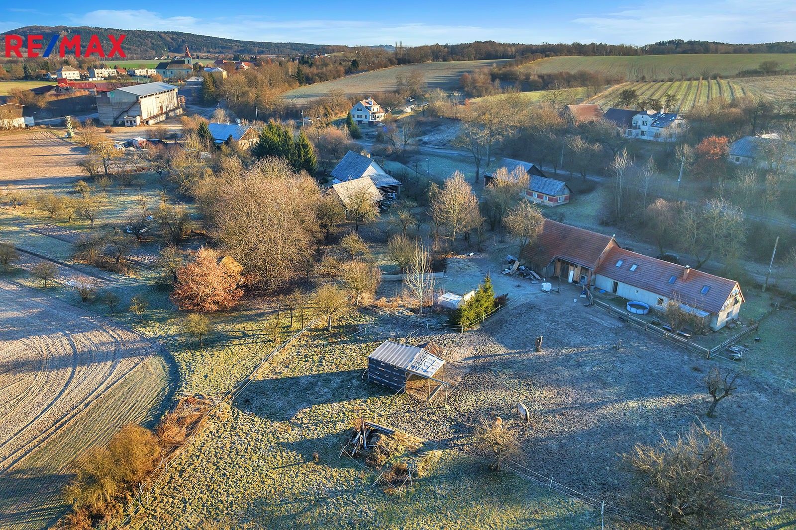 Prodej pozemek pro bydlení - Lužany, 1 003 m²
