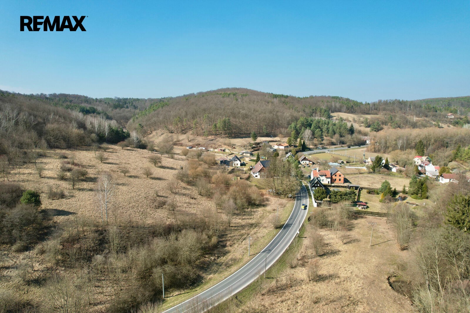Zahrady, Medonosy, 2 571 m² - 1