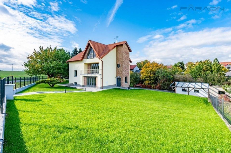 Pronájem rodinný dům - Kosoř, 380 m²