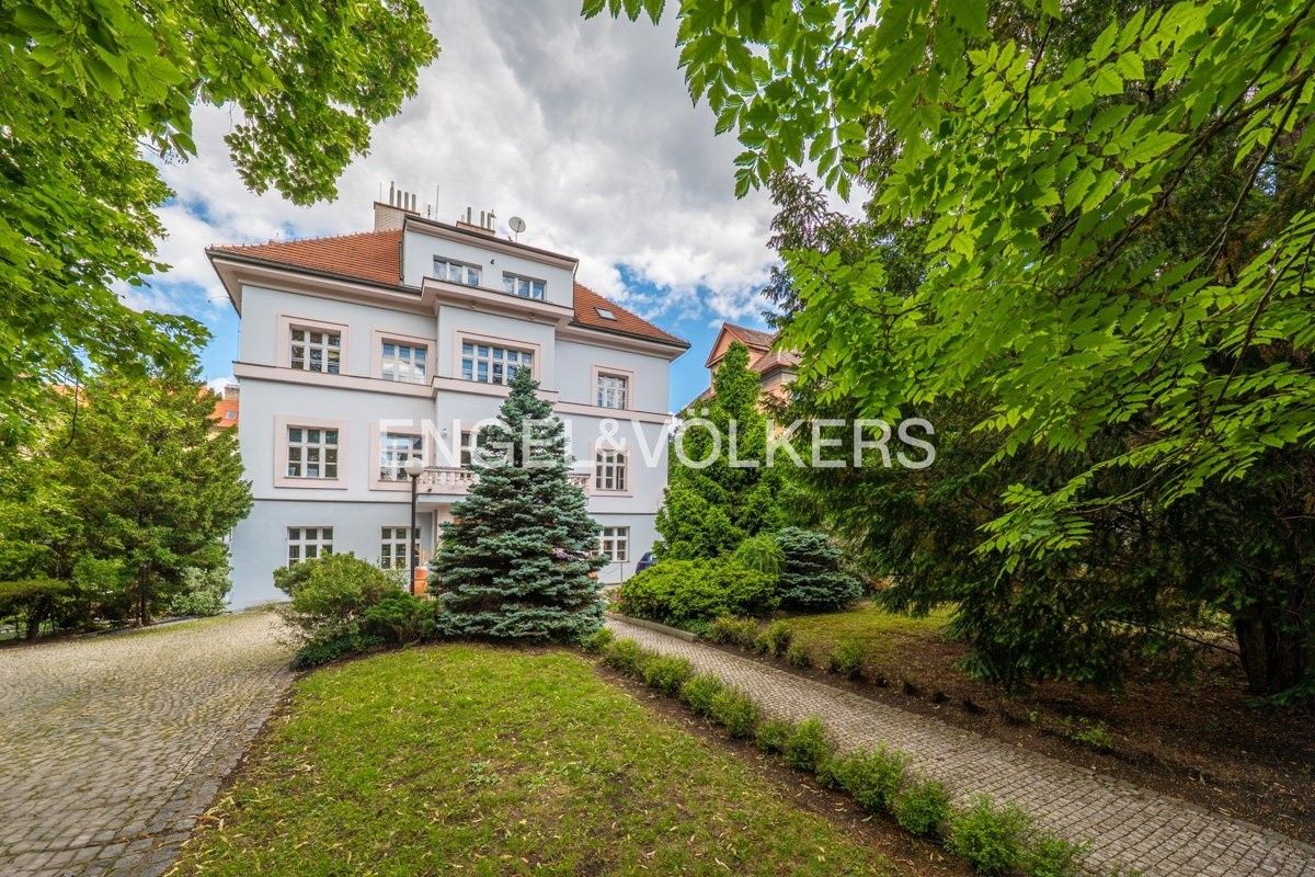 Pronájem kancelář - Na Šafránce, Praha, 140 m²