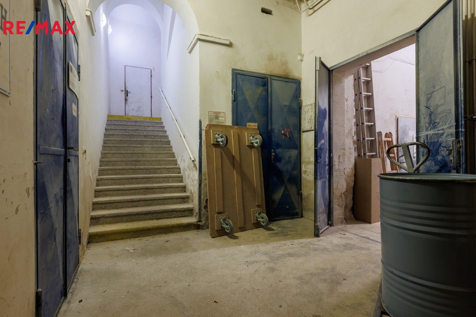 Prodej výrobní prostory - Sokolovská, Karlovy Vary, 2 m²