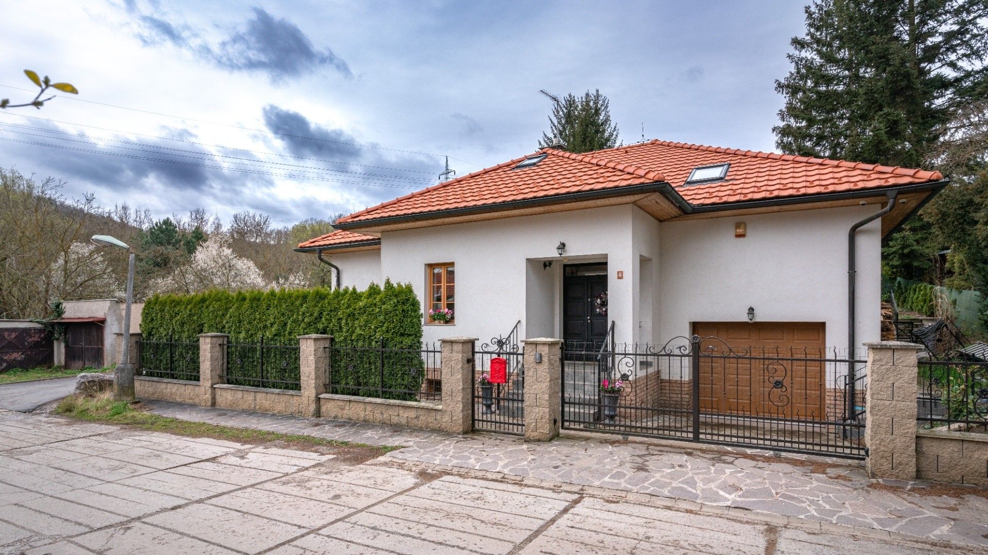 Prodej rodinný dům - Sedlecká, Loděnice, 288 m²