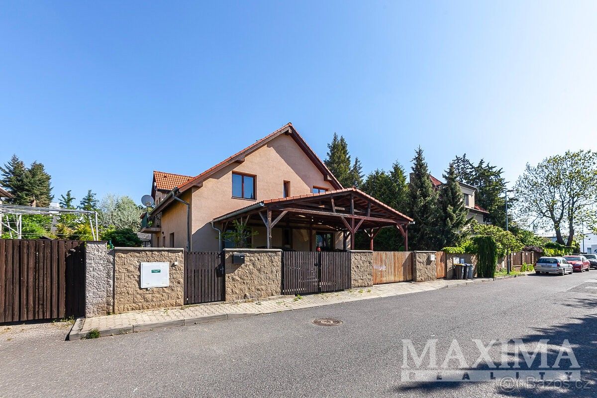 Rodinné domy, Dolní Břežany, 252 41
