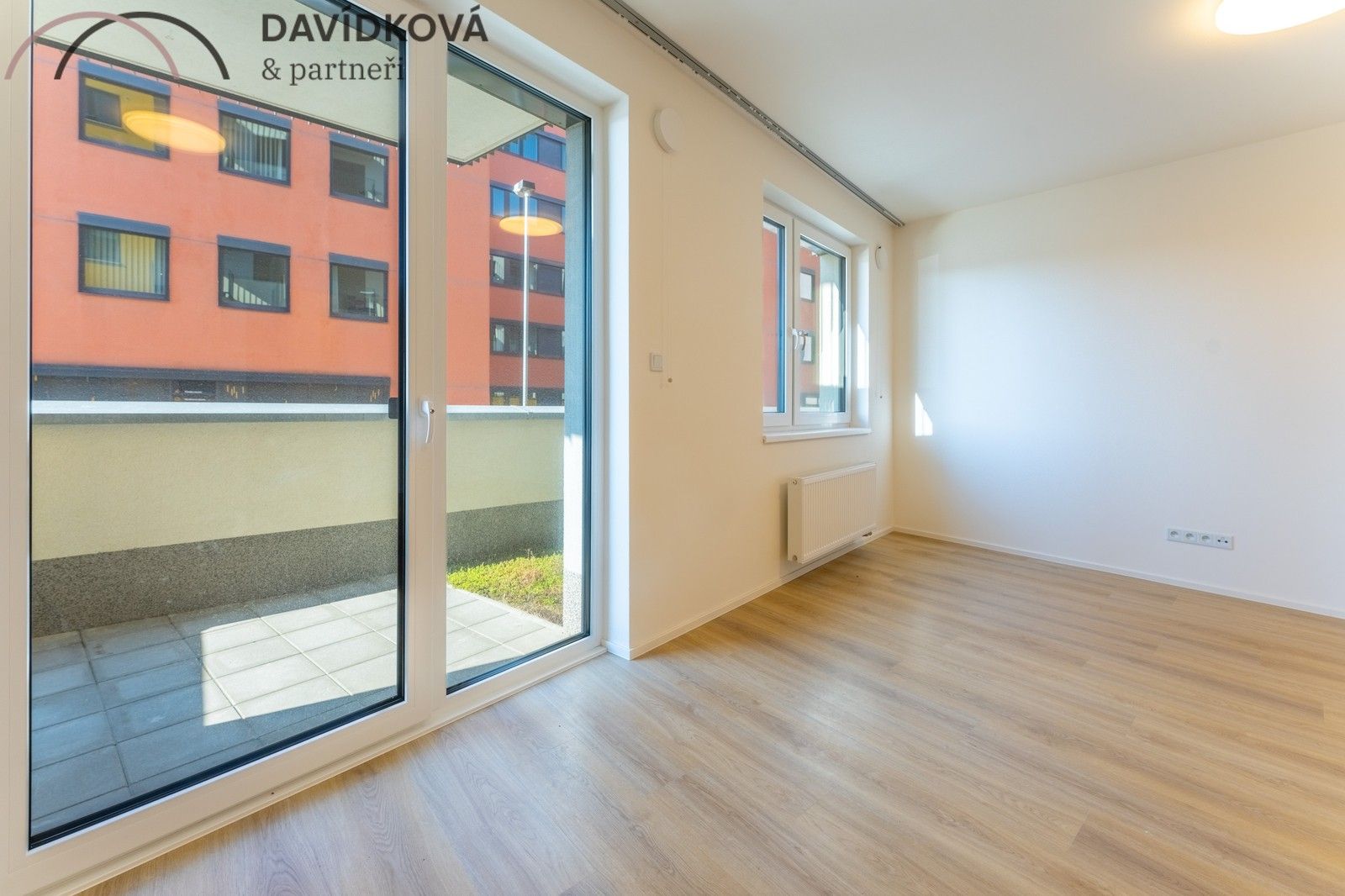 Pronájem byt 2+kk - Líbalova 2429, Praha, 53 m²