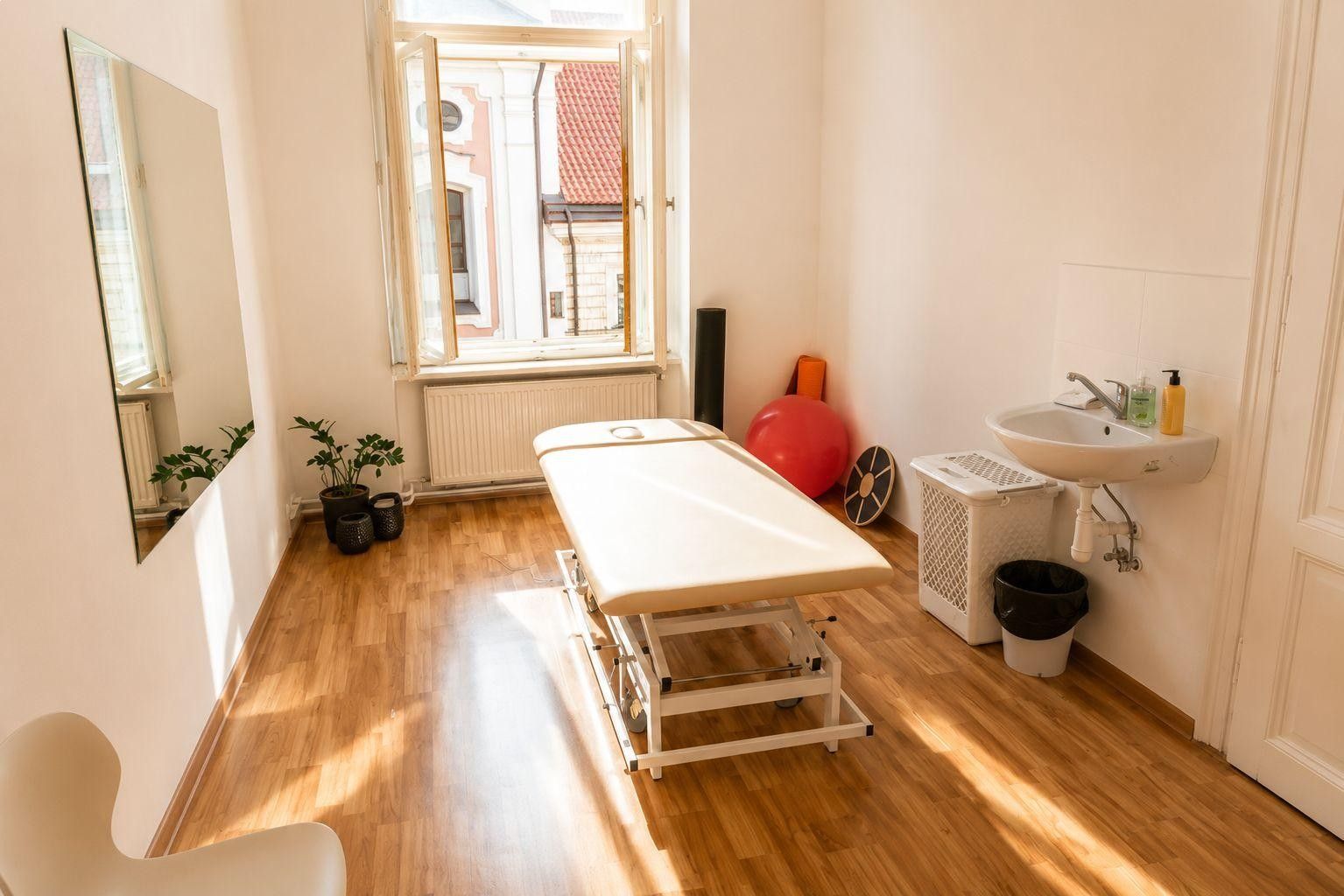 Komerční nemovitost · 72 m² · Národní, Praha - 4