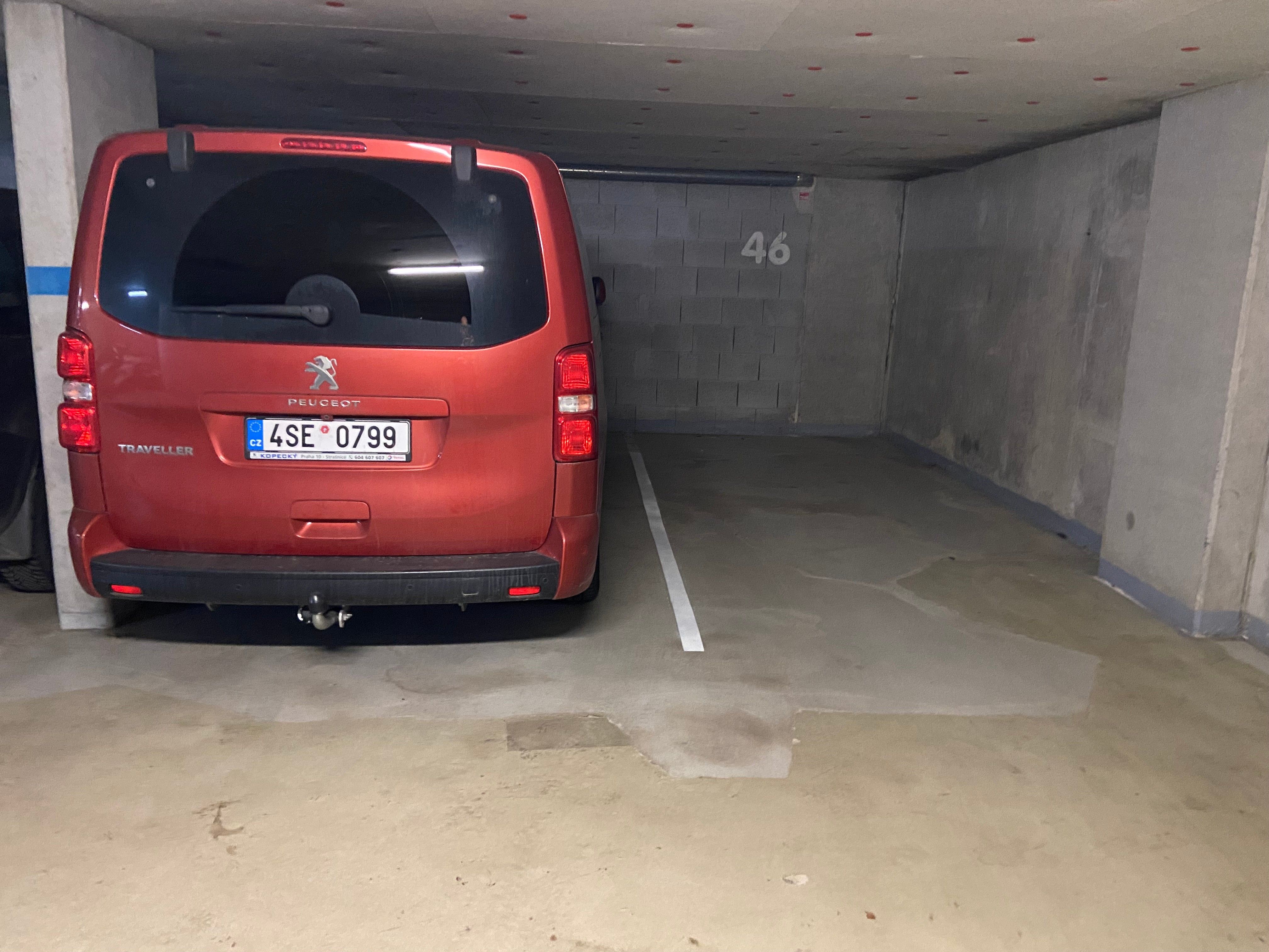 Pronájem garáž - V Zahrádkách, Praha, 14 m²