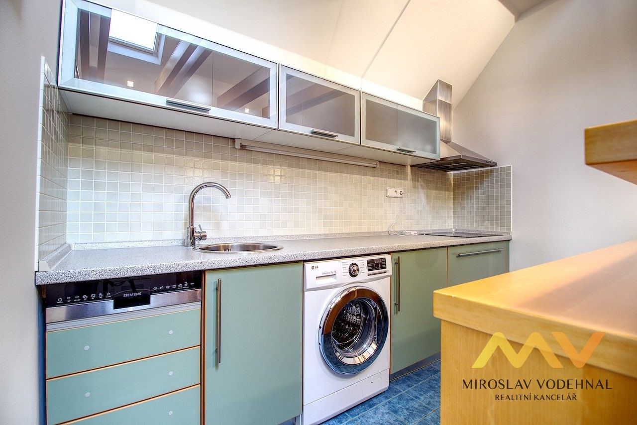 Pronájem byt 1+kk - Malé náměstí, Hradec Králové, 98 m²