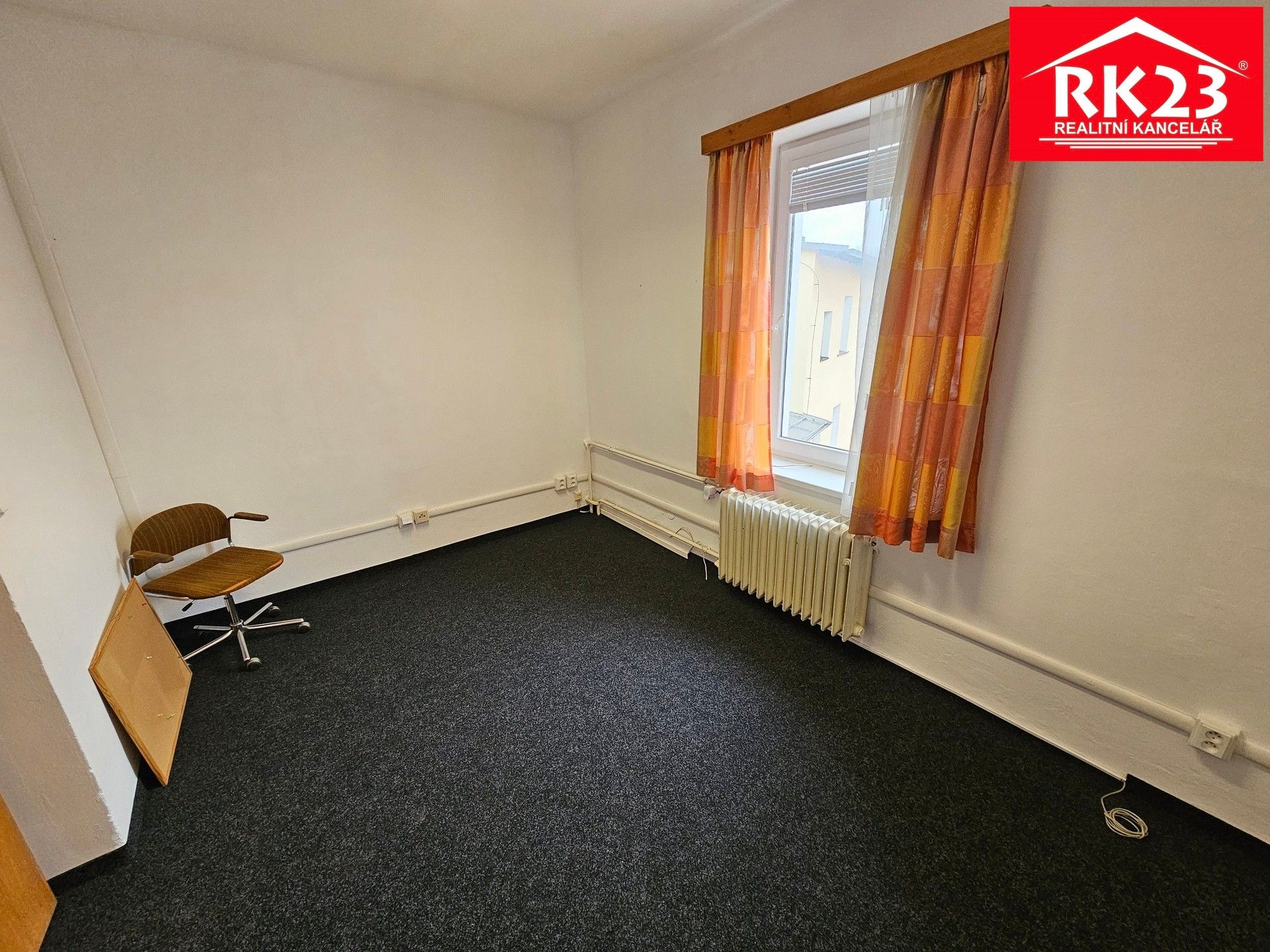 Kanceláře, Nádražní náměstí, Mariánské Lázně, 13 m²