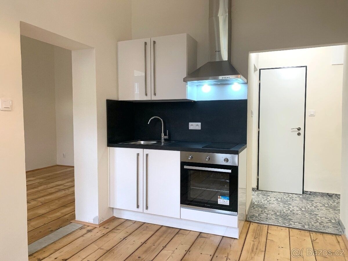 Pronájem byt - Praha, 180 00