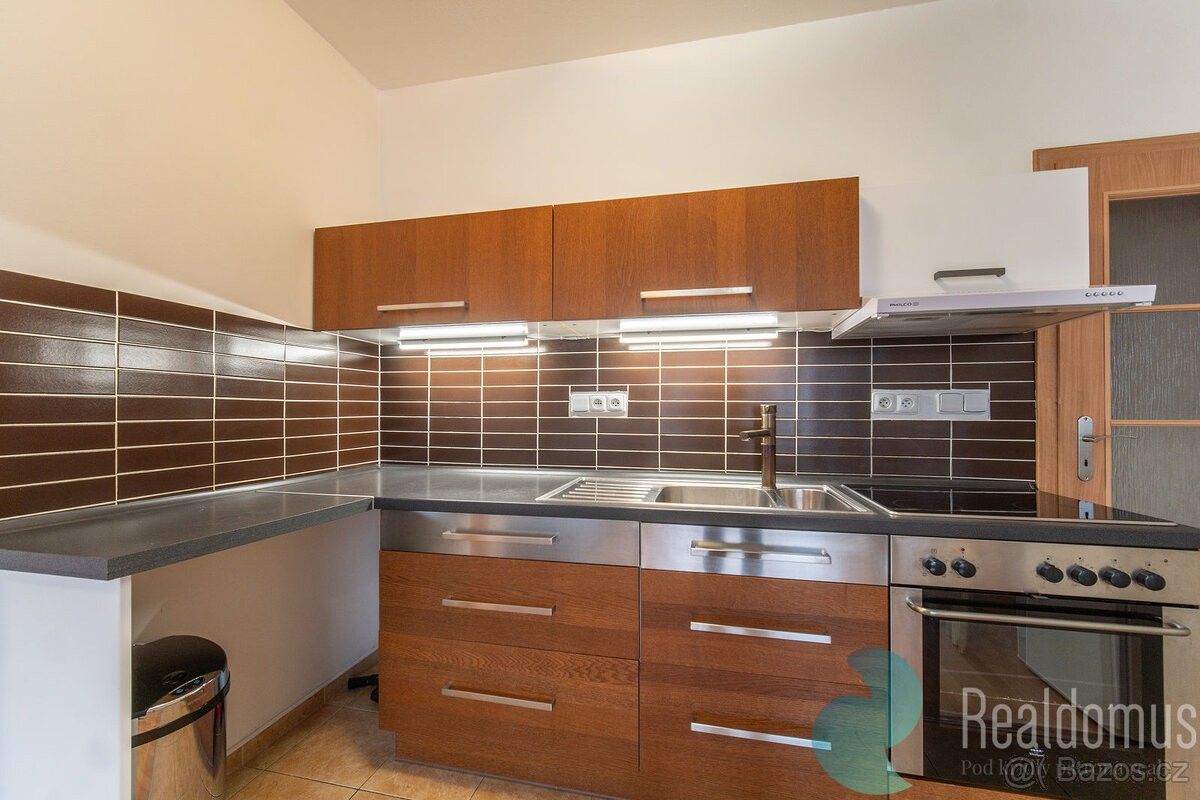 Byty, Úvaly, 250 82