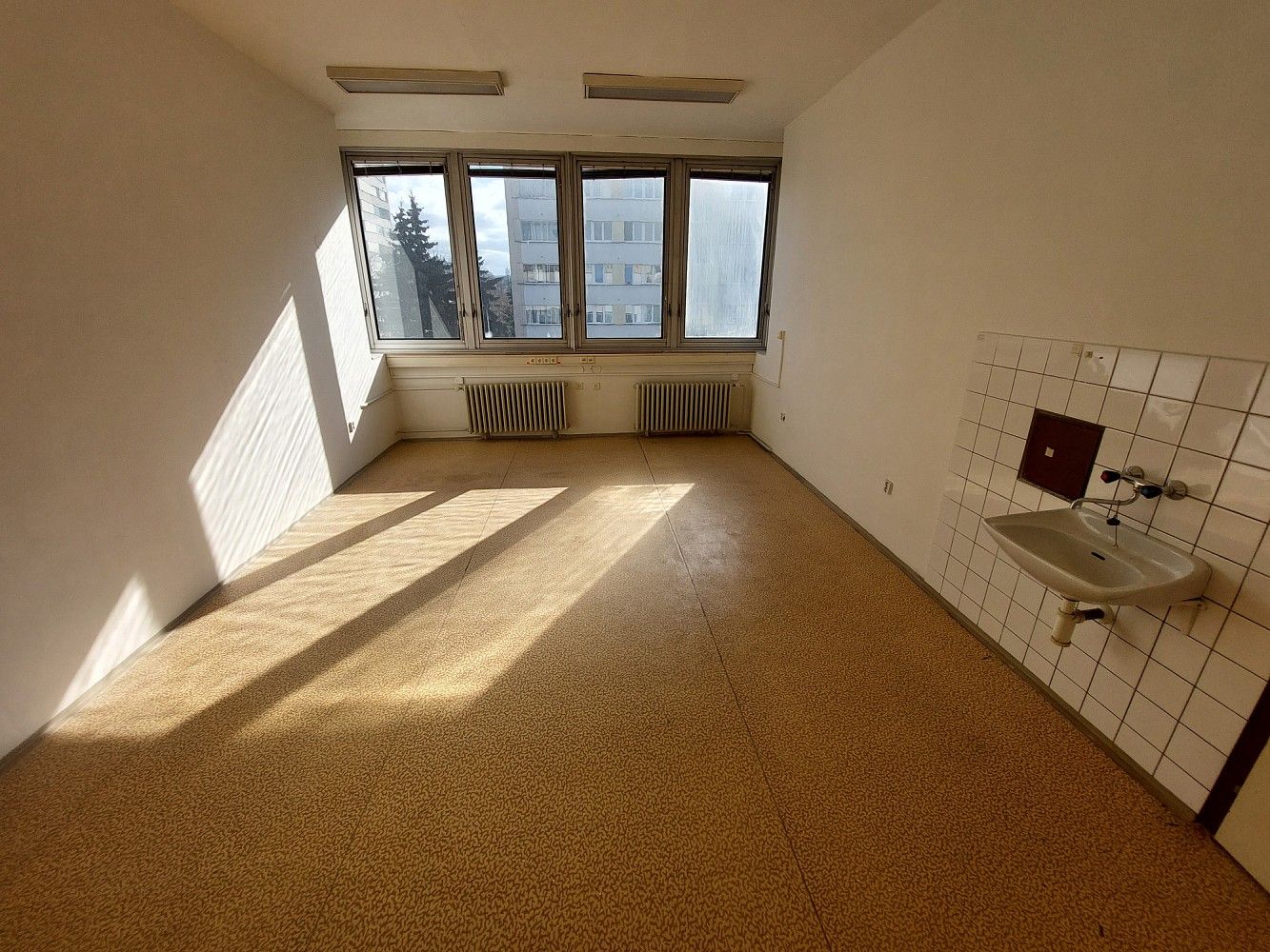 Kanceláře, Vrchlabí, okres Trutnov, 25 m² - 1