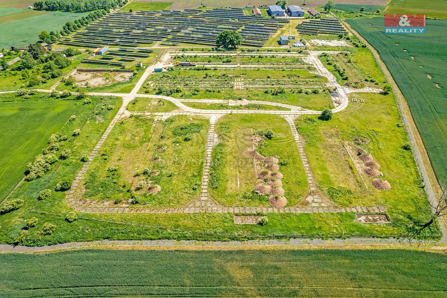Komerční pozemek, 1 740 m²