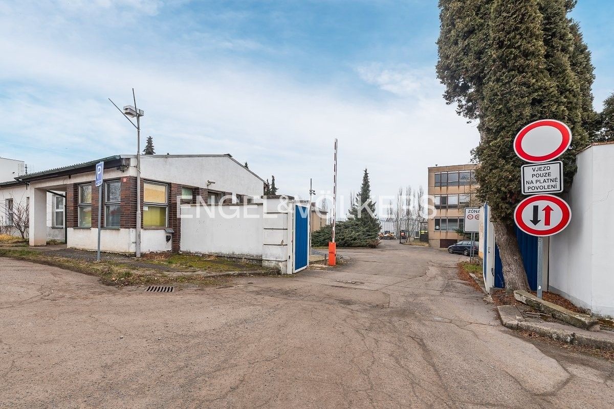 Pronájem komerční - Hlavní, Panenské Břežany, 3 m²