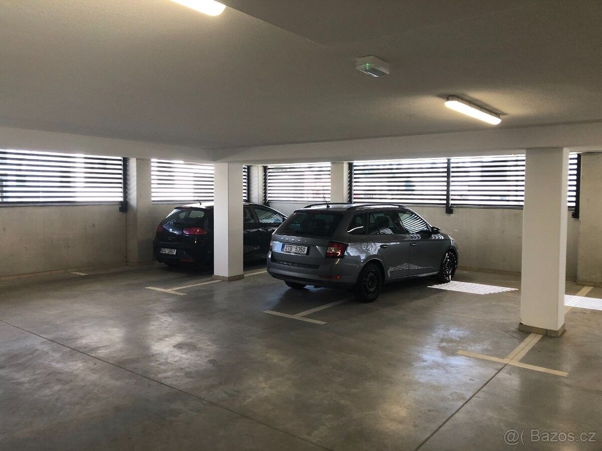 Garáže, Opava, 747 06 - 1