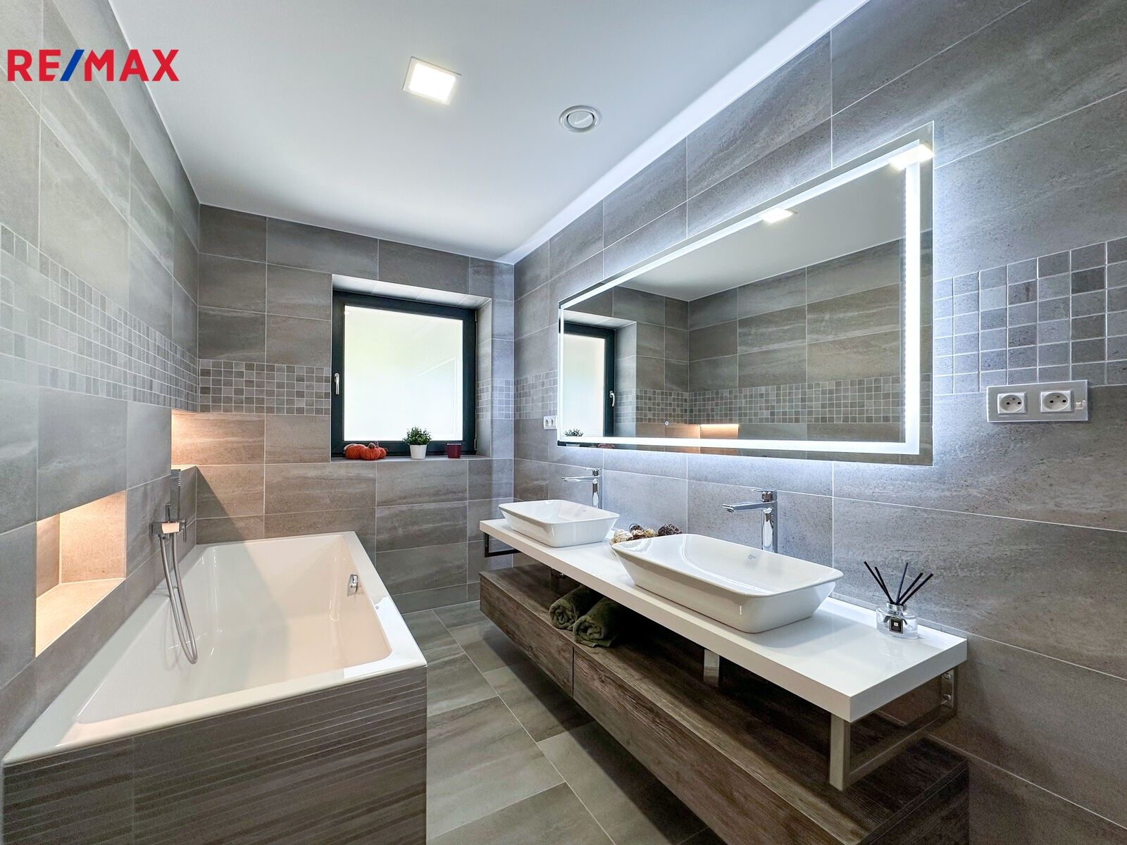 Prodej rodinný dům - Zahradní, Milín, 250 m²