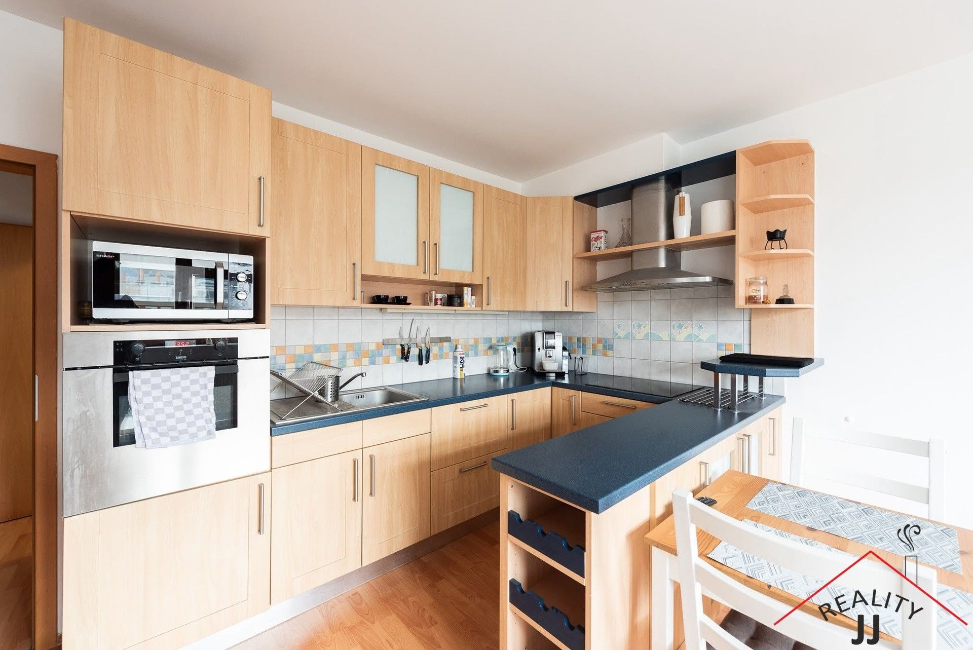 Byt 2+kk · 42 m² · Neumannova, Praha - 4