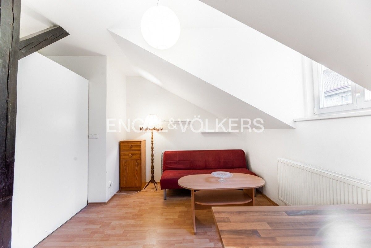 Pronájem byt 2+kk - Husinecká 852, Praha, 48 m²