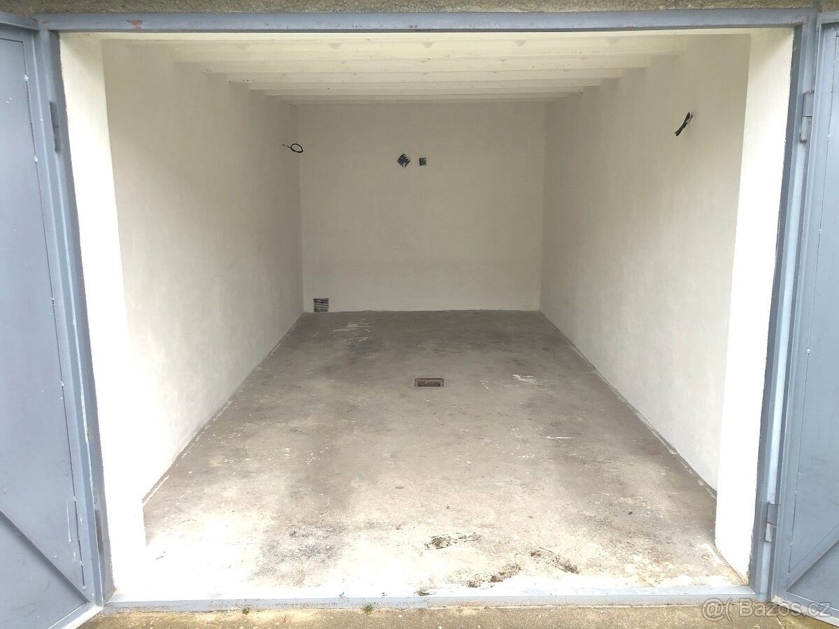 Garáže, Prostějov, 798 11