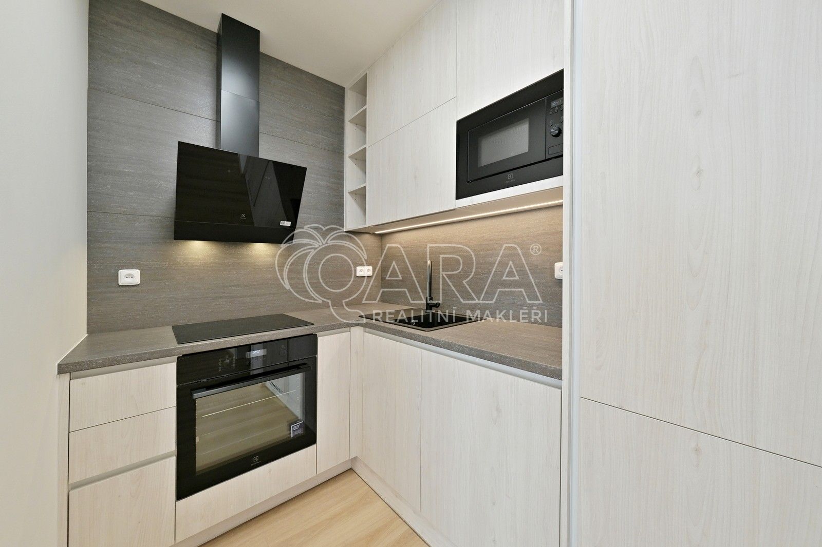 Pronájem byt 1+kk - Nádražní, Kralupy nad Vltavou, 38 m²