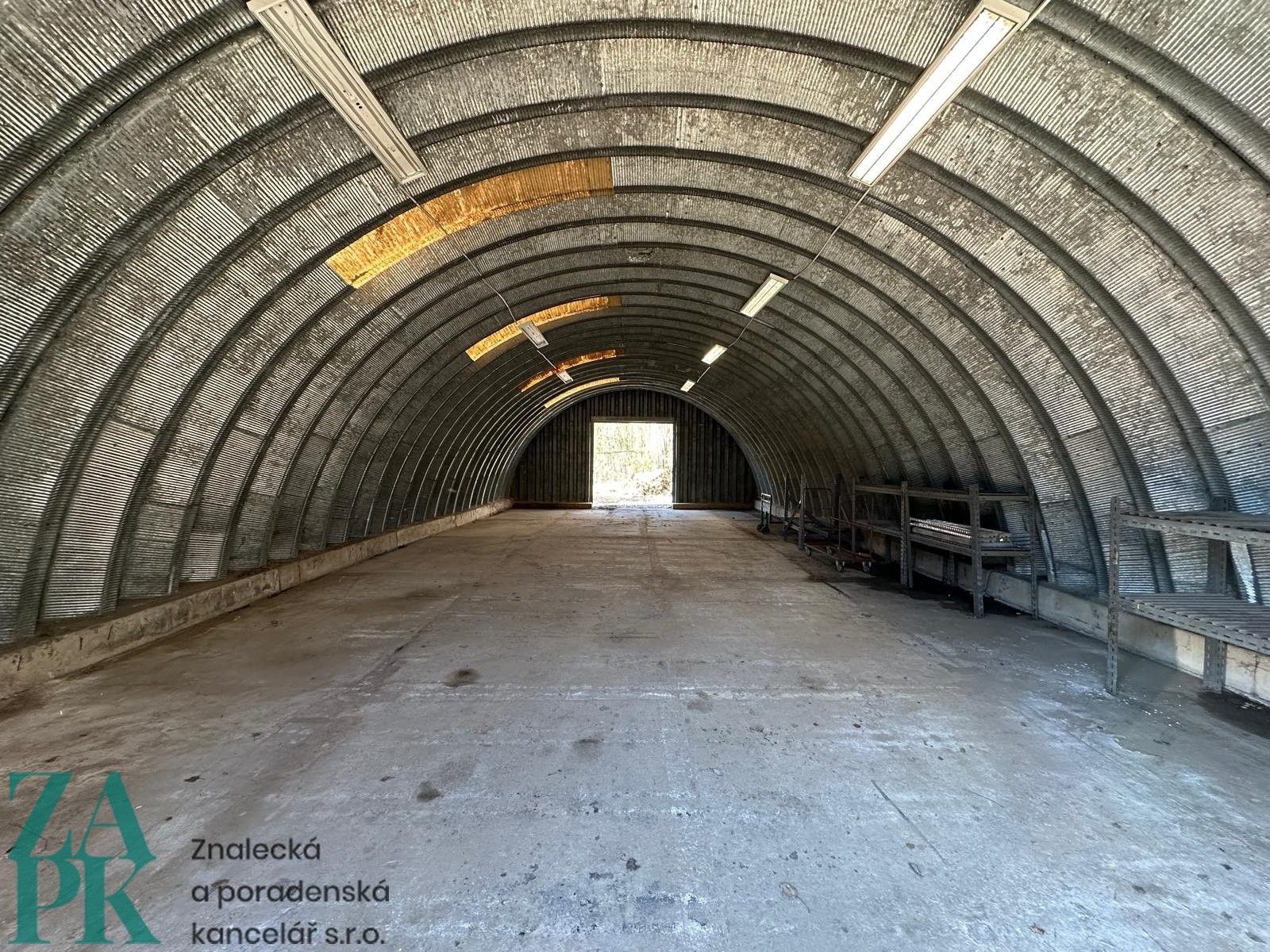 Pronájem sklad - Petra Bezruče, Luby, 184 m²