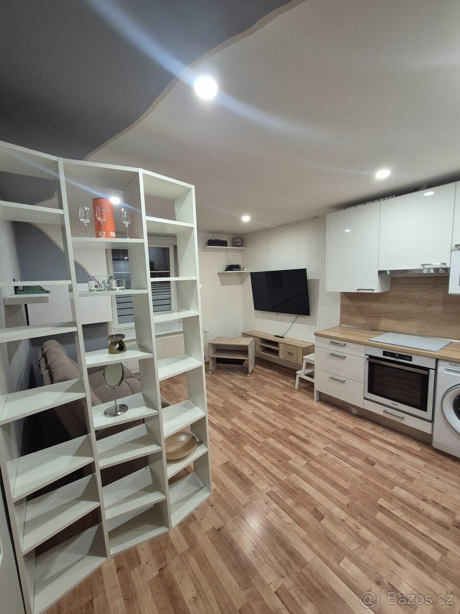 Pronájem byt - Praha, 130 00