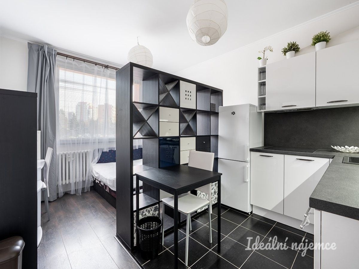 Pronájem byt 1+1 - Písnická, Praha, 40 m²
