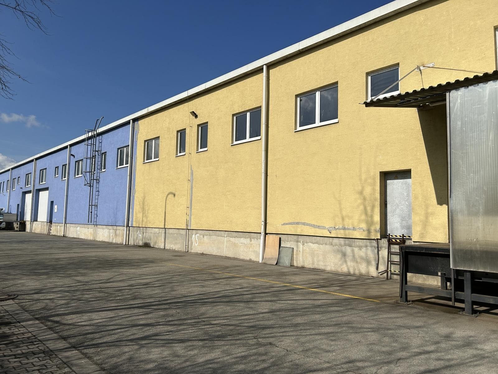 Pronájem výrobní prostory - Kuřim, 1 000 m²