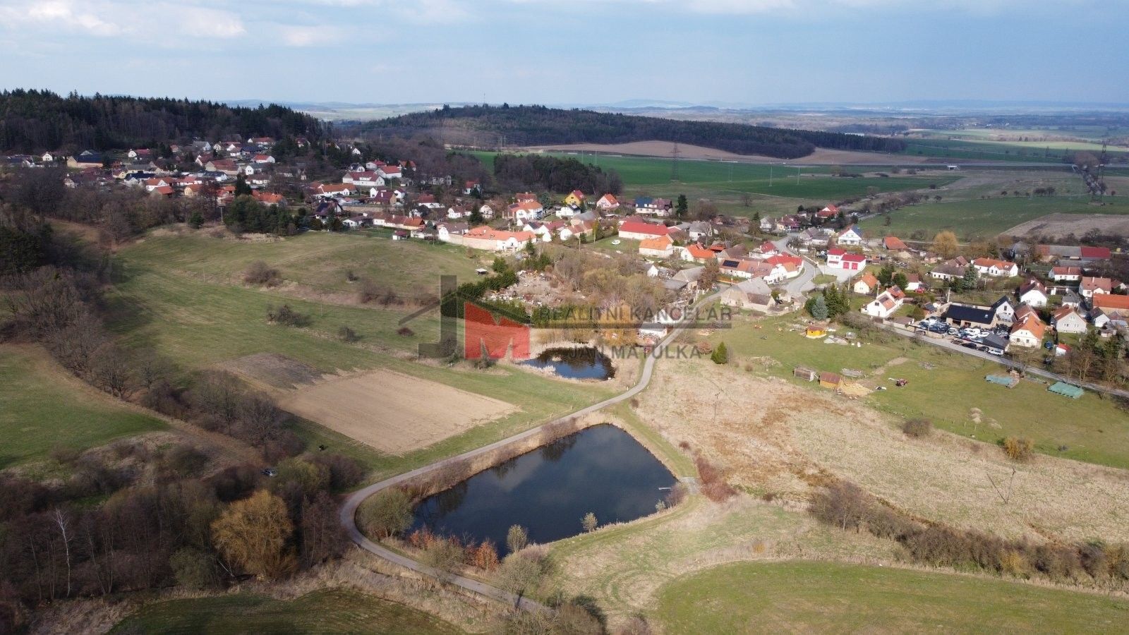 Rybník, 7 500 m²