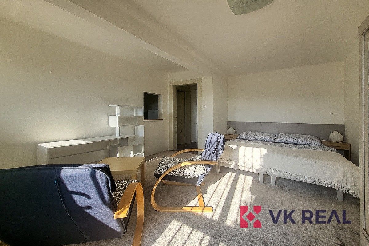 Byt 1+1 · 40 m² · Nad octárnou, Praha - 3