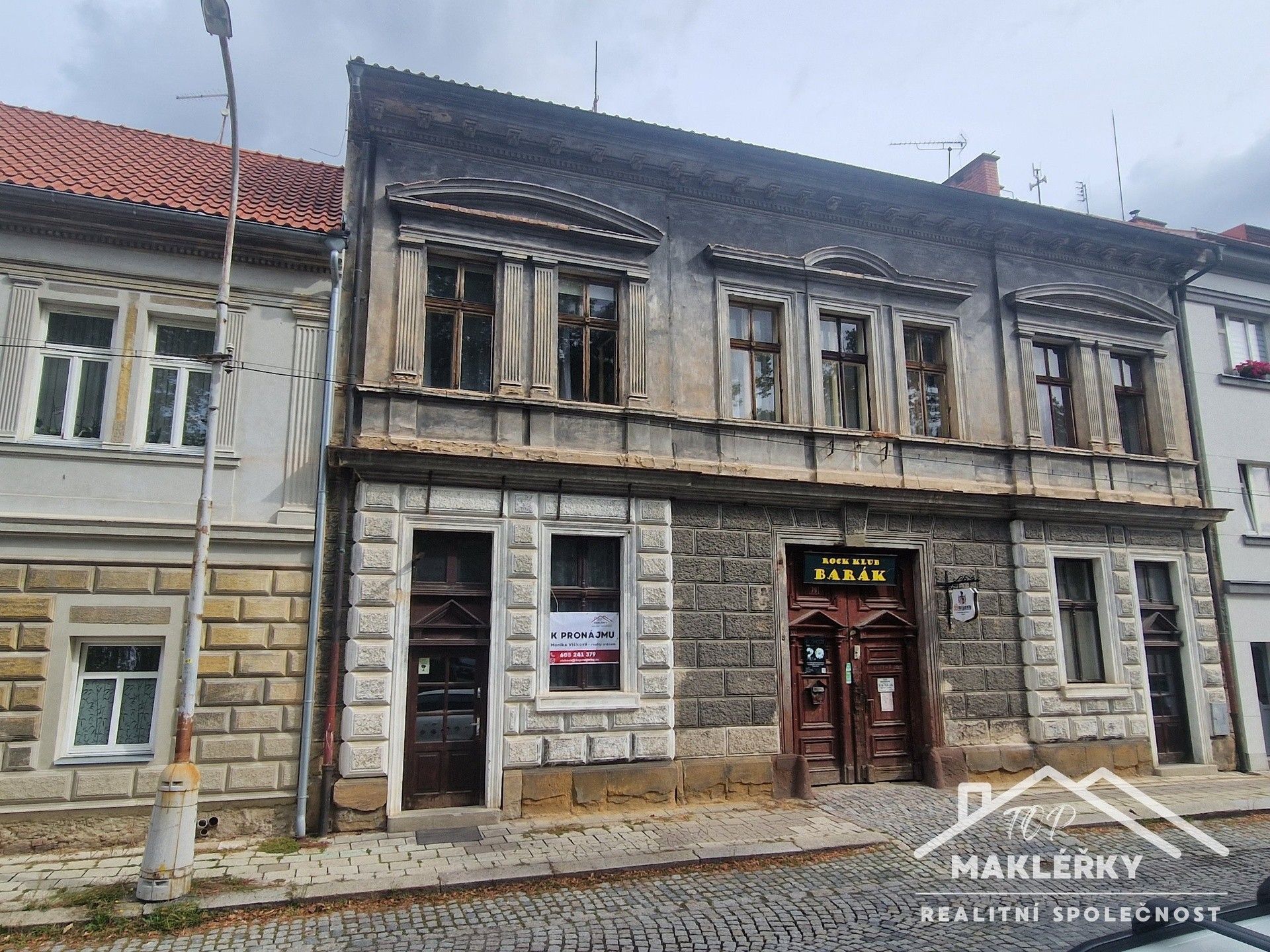 Obchodní prostory, náměstí Smiřických, Kostelec nad Černými lesy, 75 m² - 1