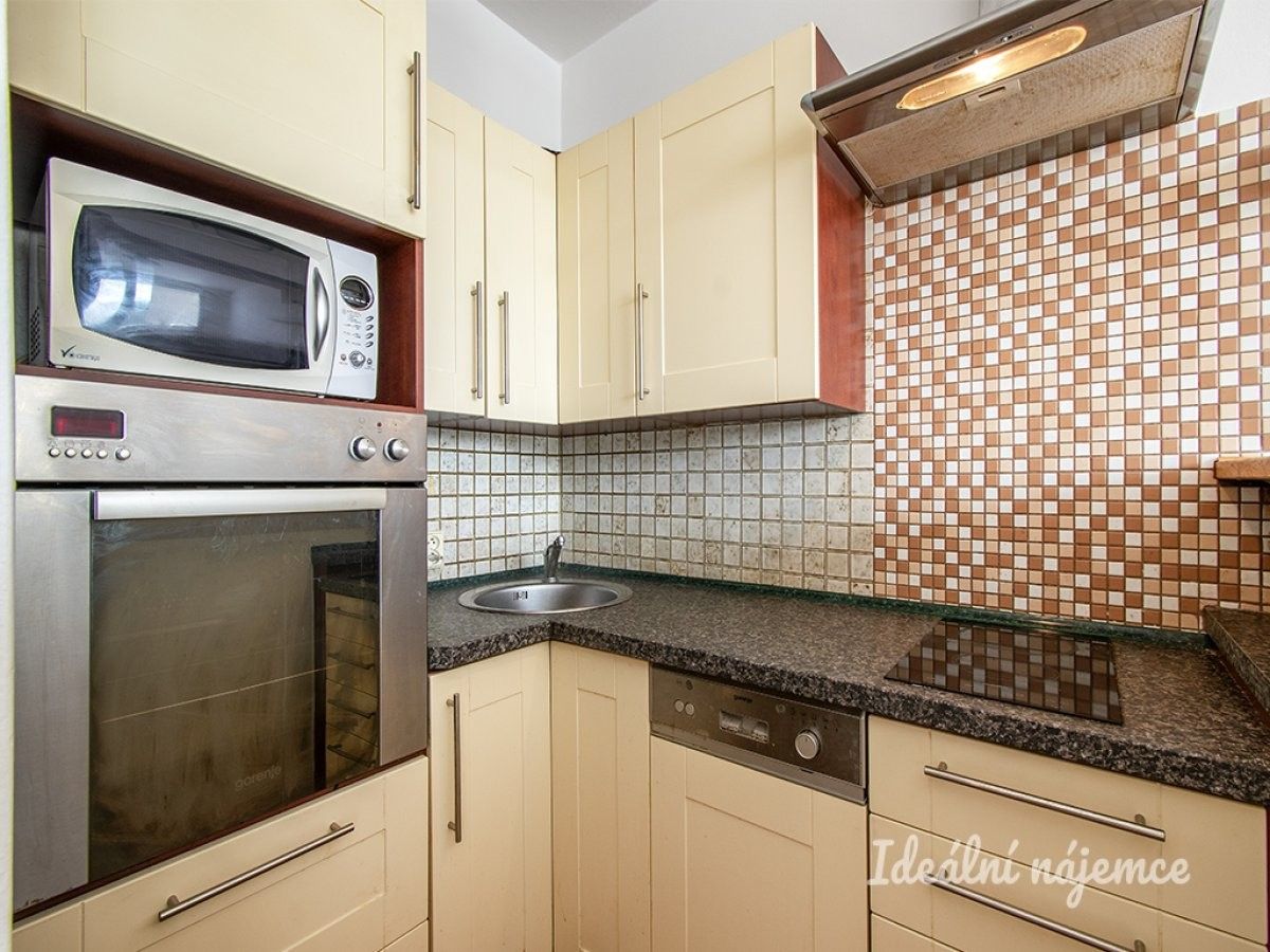 2+kk, Pertoldova, Praha, 41 m²