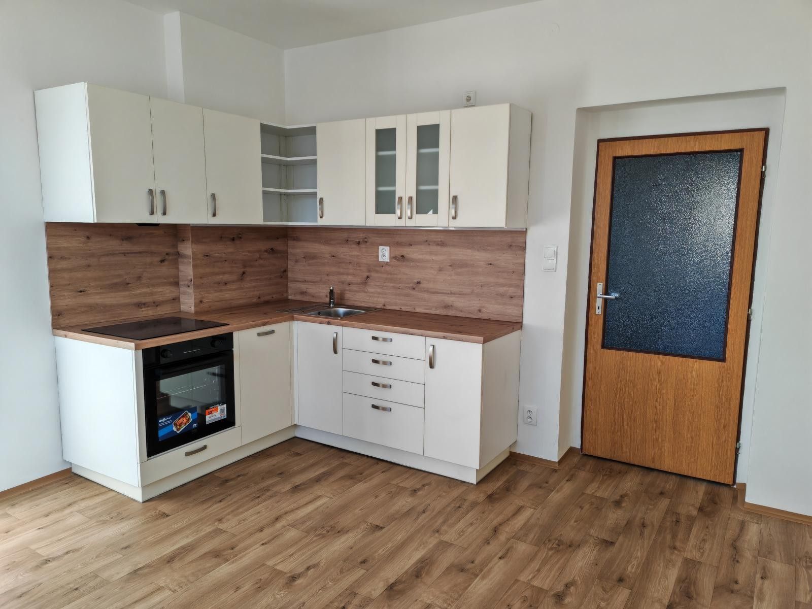 2+1, Zborovské náměstí, Pardubice, 90 m²