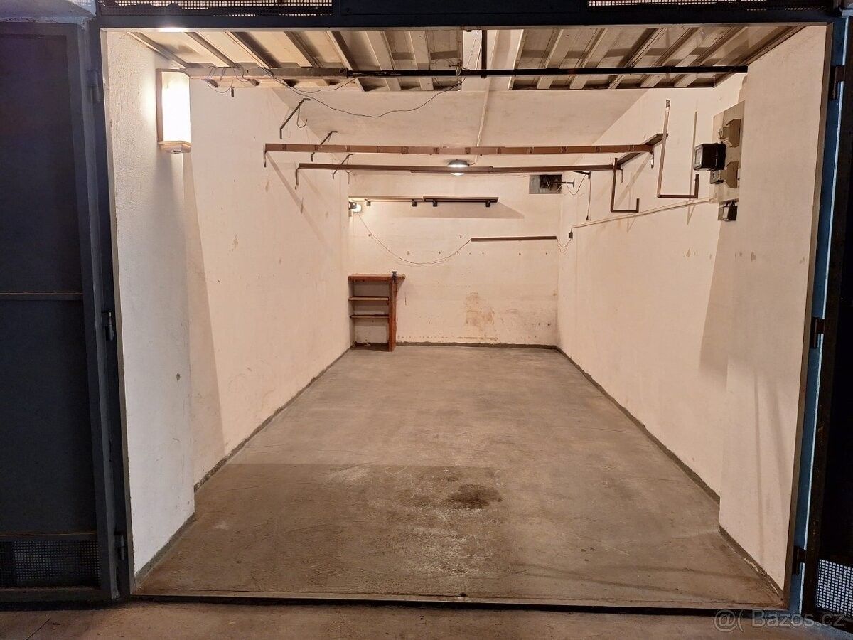 Garáže, Zlín, 760 01