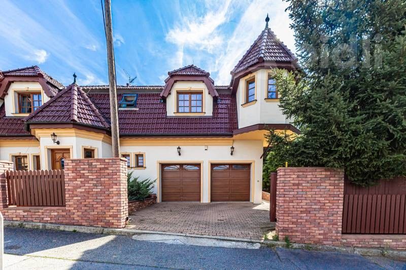 Rodinné domy, Dobrošovská 2553, Praha Horní Počernice, 267 m² - 1