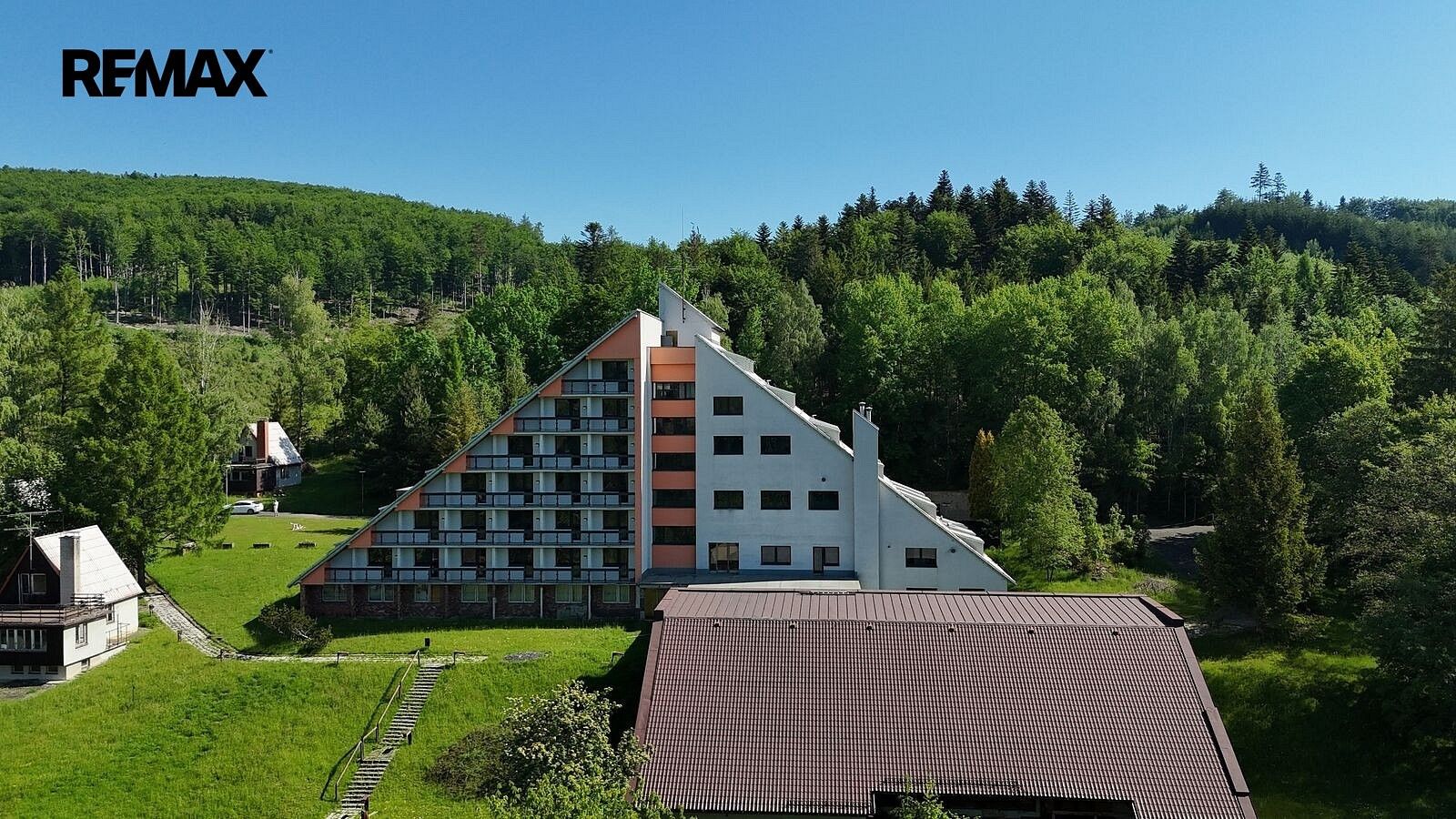 Ubytovací zařízení, Rajnochovice, okres Kroměříž, Zlínský kraj, 12 866 m² - 1