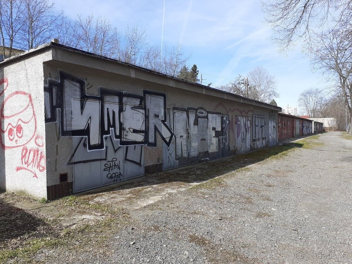 Garáže, Plzeň, 301 00